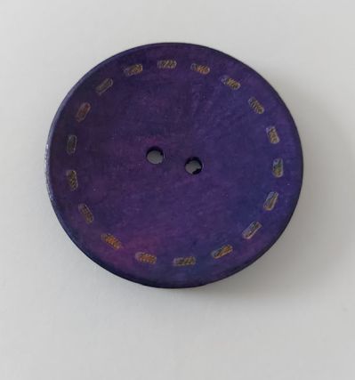 Drevený dekoračný gombík - fialový