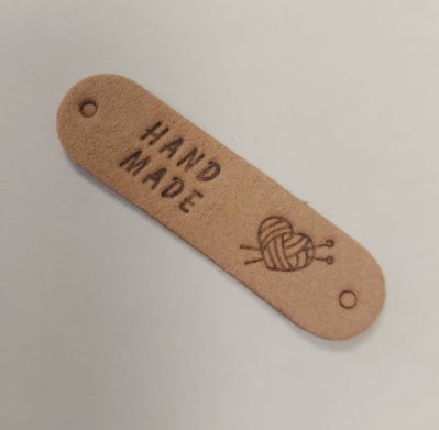 Malý semišový Hand Made štítok - svetlohnedý